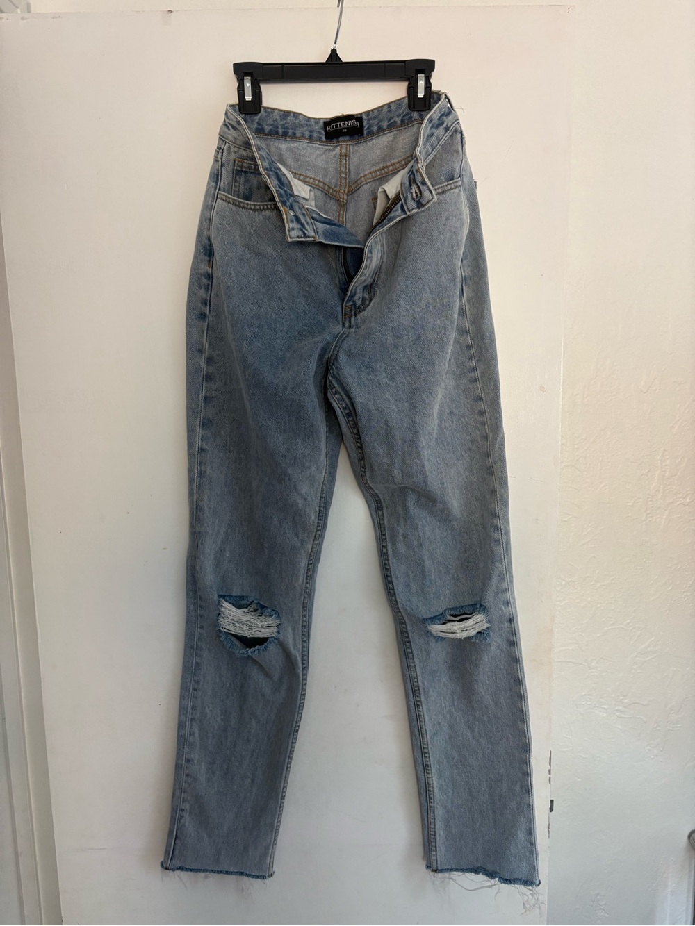 Kittenish Light Blue Straight Leg Distressed Jeans - EUC - size 26
